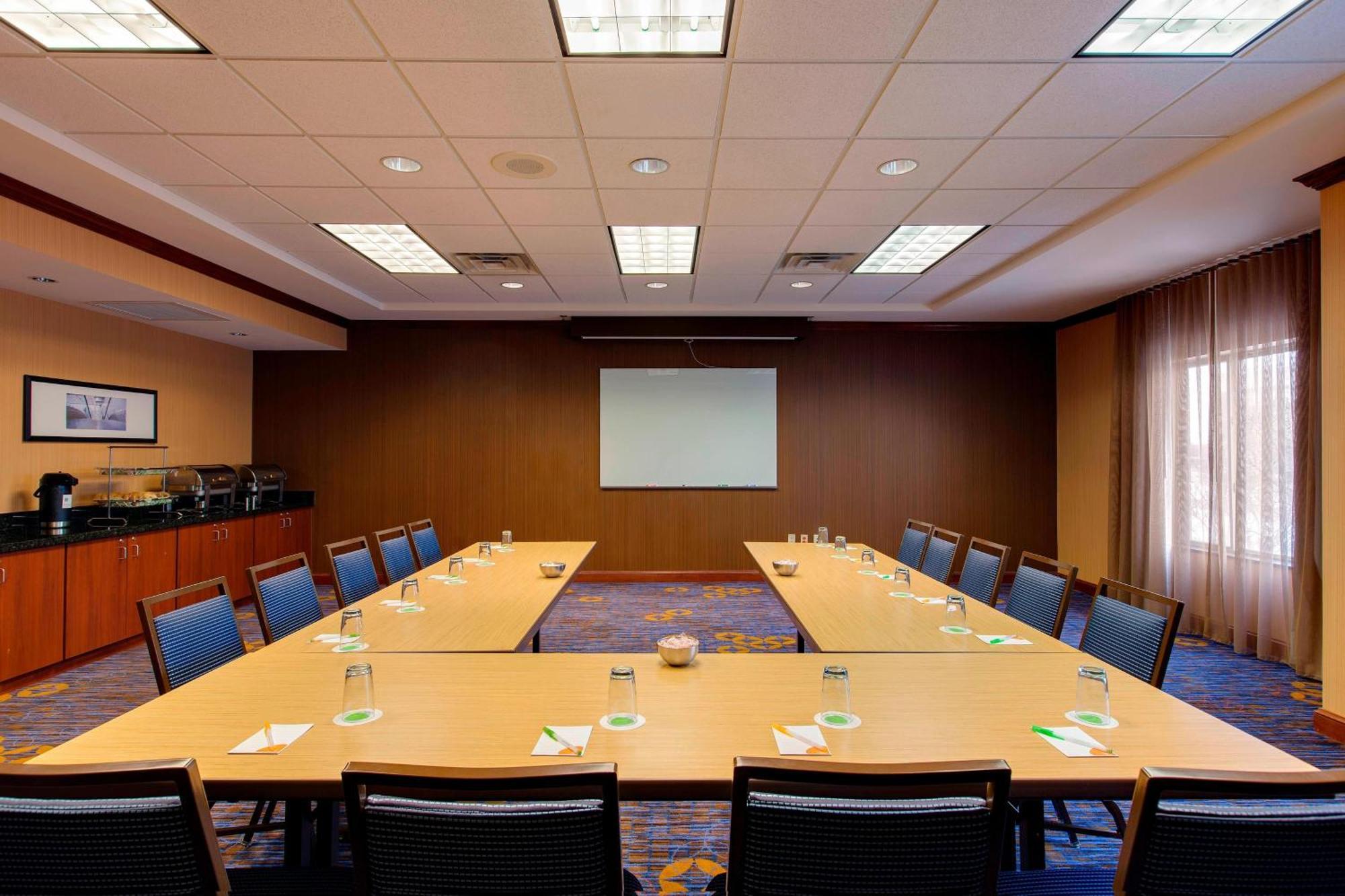 Courtyard By Marriott Chicago Schaumburg/Woodfield Mall Екстер'єр фото