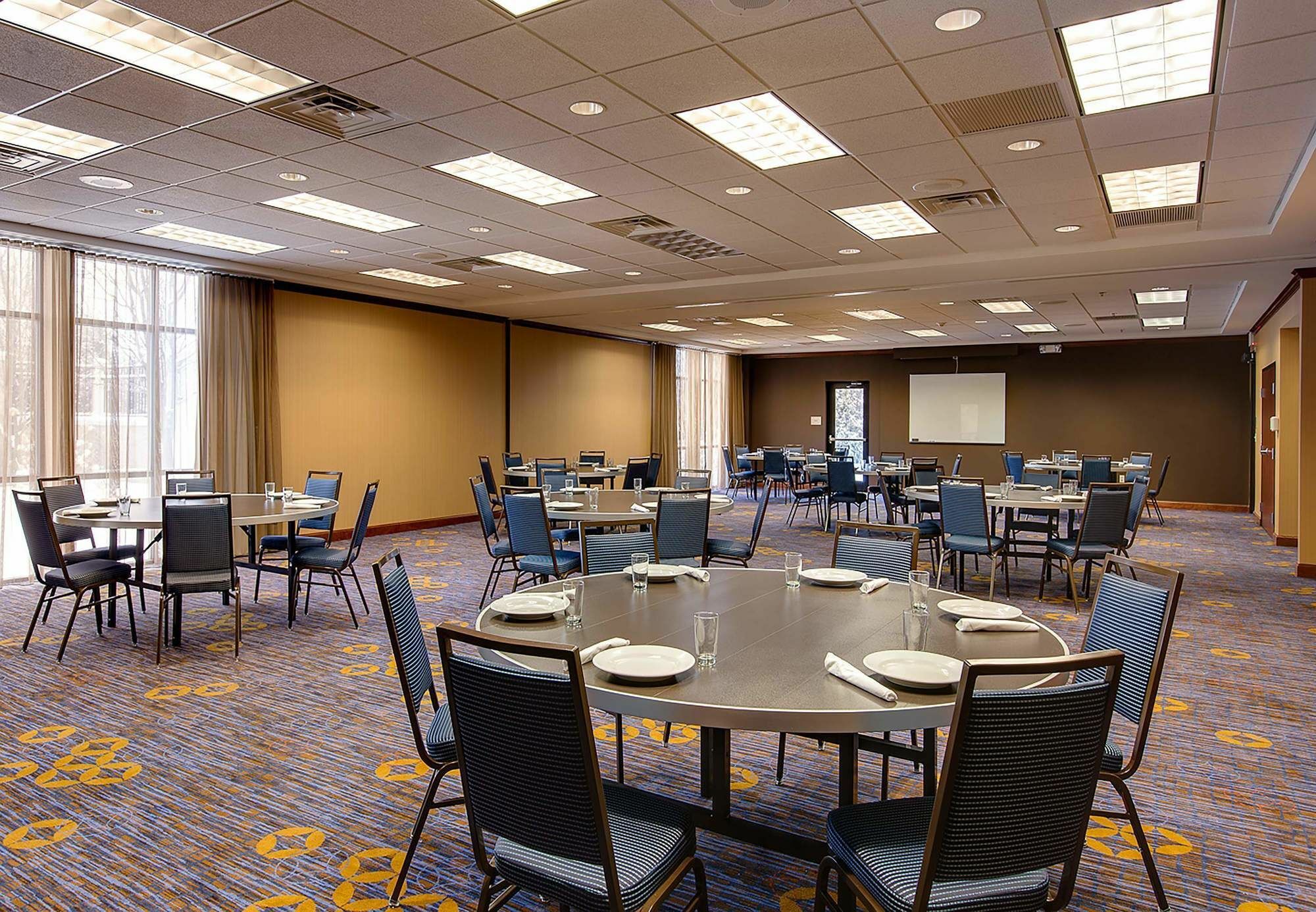 Courtyard By Marriott Chicago Schaumburg/Woodfield Mall Екстер'єр фото